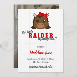 Anuncio de nacimiento vertical rojo de niña bebé