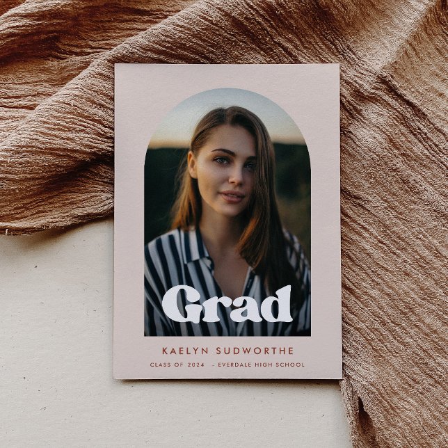 Anuncio Diseño de arco tipográfico retro Foto de graduació (Subido por el creador)