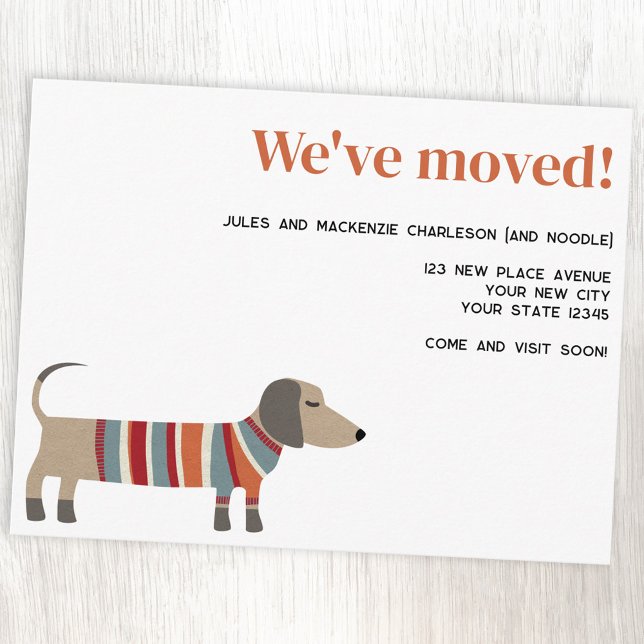 Anuncio divertido de cambio de domicilio con perro (Fun Dachshund dog personalized custom text moving new home announcement postcard)