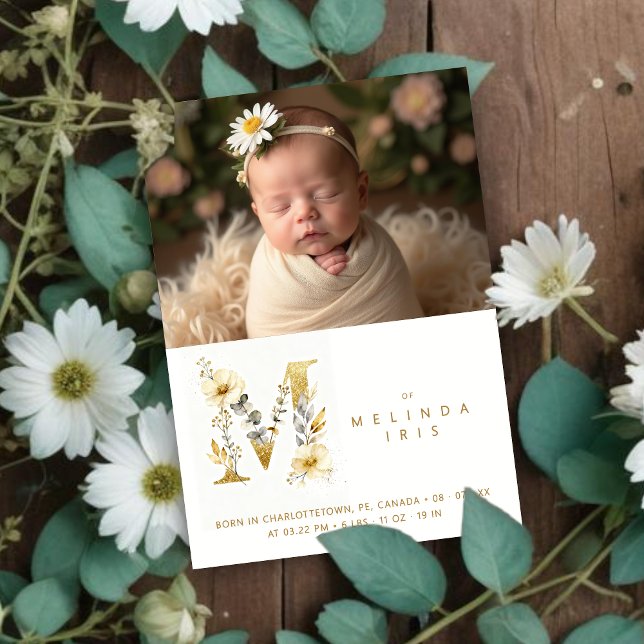 Anuncio Dreamy Floral M Initial Gold Glitter Newborn (Dreamy Romantic Floral M Initial in Gold Glitter Effect for Newborn Photo Announcement Card Design. )