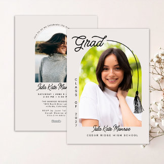 Anuncio e invitación de graduación en beige con fo