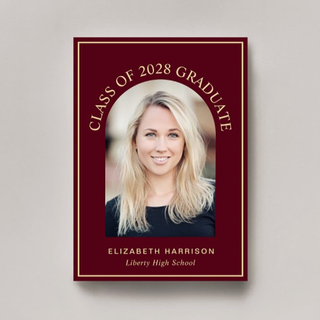 Anuncio Elegante Arco Foto Graduación de Oro Borgoña (An elegant arch photo graduation announcement to celebrate the graduate's achievements)
