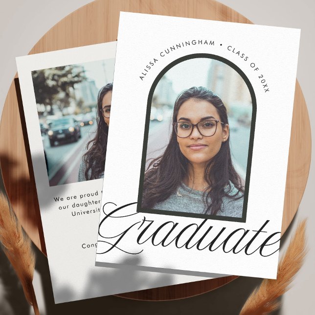 Anuncio Elegante foto de graduación del Arco de Moda (elegant chic arch graduation photo announcement card in black and white)