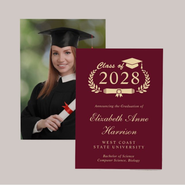 Anuncio Elegante foto de la graduación del Colegio de Oro  (Cherish the milestone: share your graduate's achievement with a custom photo graduation announcement)