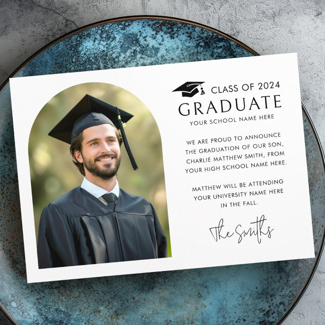 Anuncio Elegante gorra de graduación de fotos en blanco y  (Elegant arch white photo graduation cap announcement)