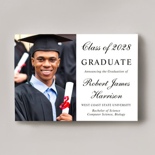 Anuncio Elegante Graduación De La Escuela De Fotos (Cherish the milestone: share your graduate's achievement with a custom photo graduation announcement)