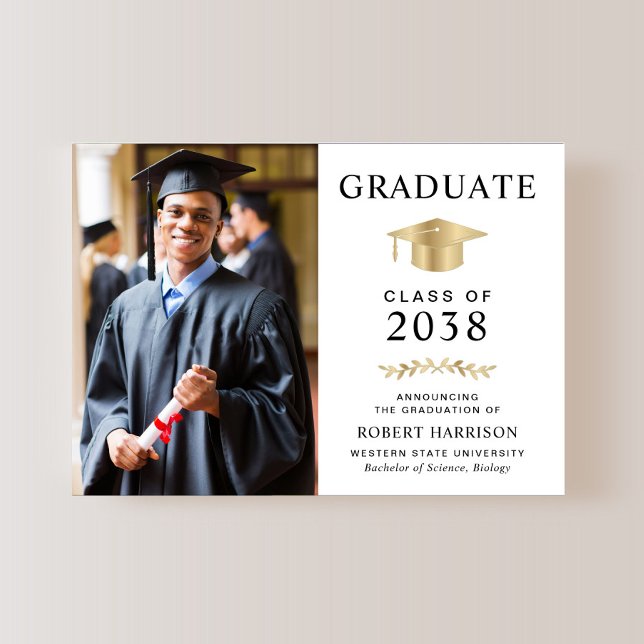 Anuncio Elegante Graduación de la Escuela Superior de Oro  (An elegant college graduation announcement to celebrate the graduate's achievements)