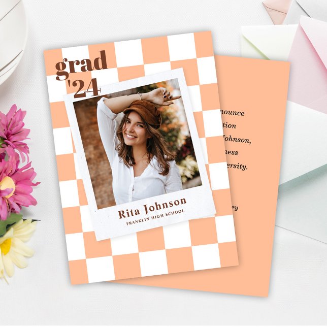 Anuncio Elegante Graduación Moderna De Fotografías En Cuad (Stylish Modern Checkered Photo Graduation Announcement)