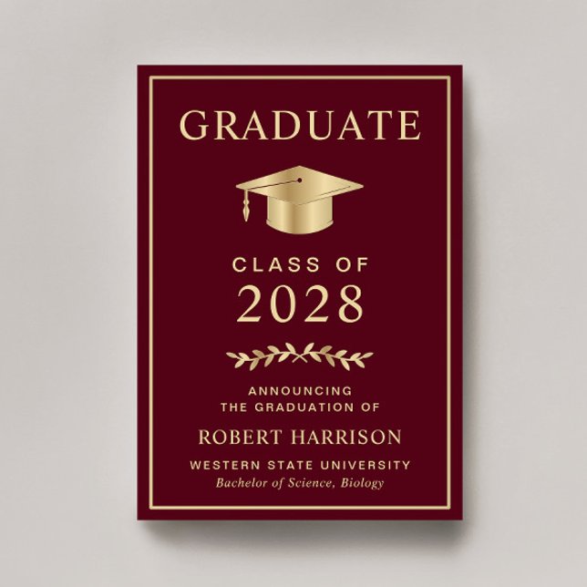 Anuncio Elegante Graduación Universitaria de Borgoña (Share the pride and excitement of your graduate's achievement with friends and family near and far)
