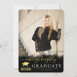 Anuncio Elegante Graduado 2025 Black Gold Script 2 Fotos
