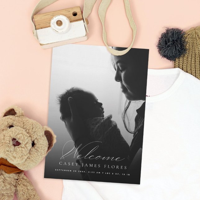 Anuncio Elegante guión bienvenida bebé foto nacimiento (Subido por el creador)