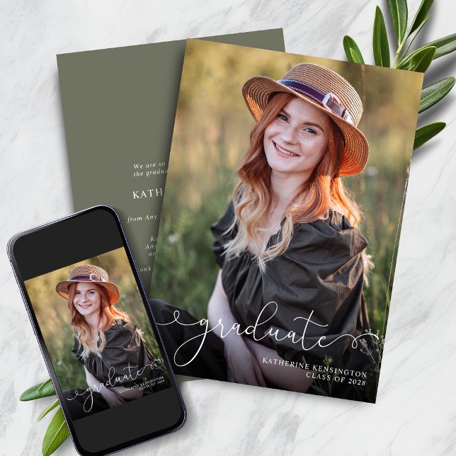 Anuncio Elegante guión de foto Sage Green Graduación (Elegant Script Photo Sage Green Graduation Announcement with Instant Download)