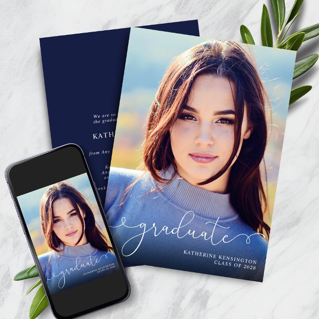 Anuncio Elegante guión de graduación azul de la Marina de  (Elegant Script Photo Navy Blue Graduation Announcement with Instant Download)