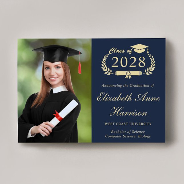 Anuncio Elegante guión Foto de graduación del Blue Gold Co (An elegant college graduation announcement to celebrate the grad's achievements)
