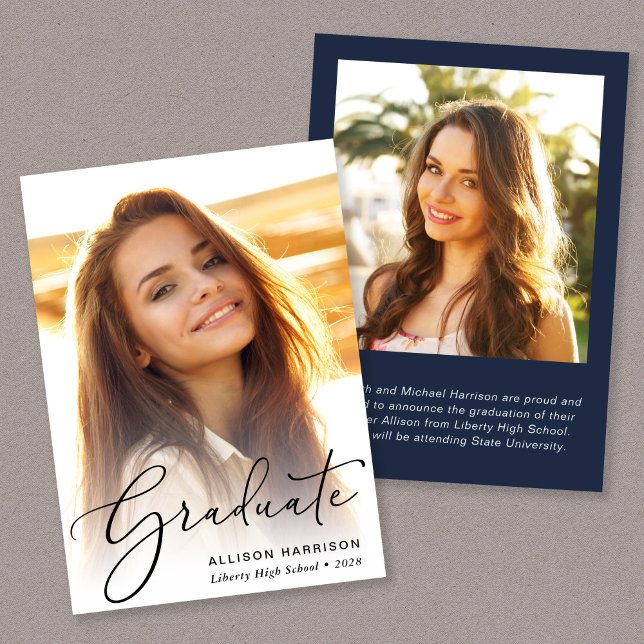 Anuncio Elegante guión foto graduación azul (An elegant photo graduation announcement to celebrate the graduate's achievements)