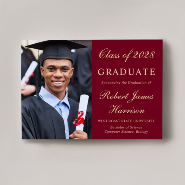 Anuncio Elegante Photo College Borgoña Graduación de Oro (Share the pride and excitement of your graduate's achievement with friends and family near and far)