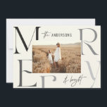 Anuncio Elegante y alegre tipografía fotográfica navideña<br><div class="desc">Moderna y elegante tipografía gráfica minimalista con tarjeta de navidad. Parte de una atrevida colección de vacaciones.</div>