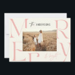 Anuncio Elegante y alegre tipografía fotográfica navideña<br><div class="desc">Moderna y elegante tipografía gráfica minimalista con tarjeta de navidad. Parte de una atrevida colección de vacaciones.</div>