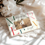 Anuncio Elegante y colorida tipografía fotográfica de Navi<br><div class="desc">Moderna y elegante tipografía gráfica minimalista con tarjeta de navidad. Parte de una divertida y colorida colección de vacaciones.</div>