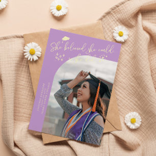 Anuncio Ella Creyó Graduada Wisteria Foto Curva