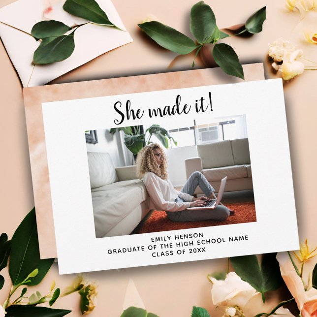 Anuncio Ella lo hizo simple graduación de foto de grado (Subido por el creador)