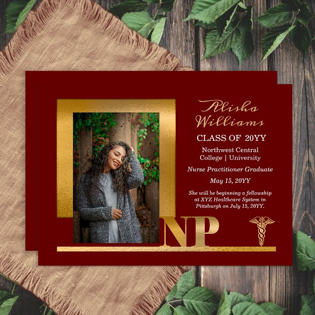 Anuncio Enfermera Practicante Marrón Elegante Dorado NP (Elegant maroon and gold NP graduation announcement with modern photo layout)