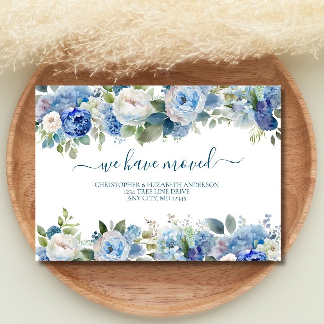 Anuncio Flores de Acuarela Azul Blanco Mudándose a Nuevo H (Blue White Watercolor Peonies Florals Moving New Home Announcement Card )