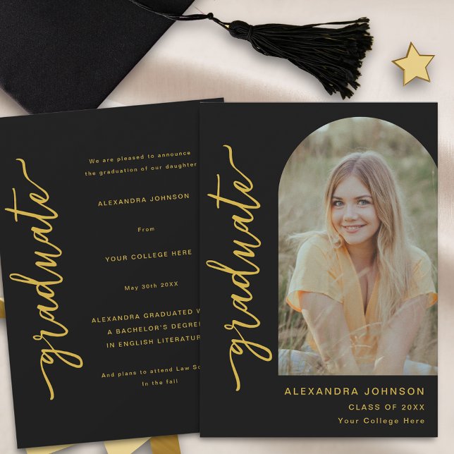 Anuncio Foto de Arquitectura Moderna (Modern trendy black and gold script arch photo graduation announcement card)