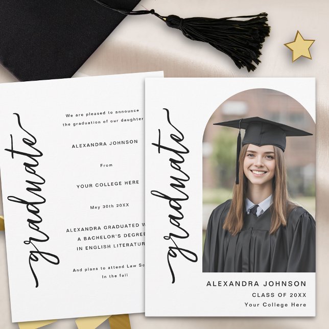 Anuncio Foto de arte de escritura moderna (Modern trendy black and white photo arch graduation announcement card Elegant script minimalist )
