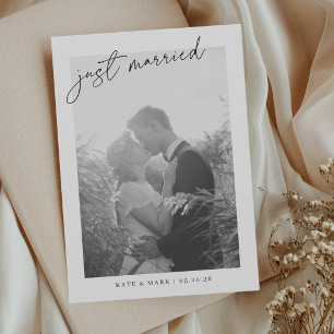 Anuncio Foto de boda de escritura a mano moderna recién ca