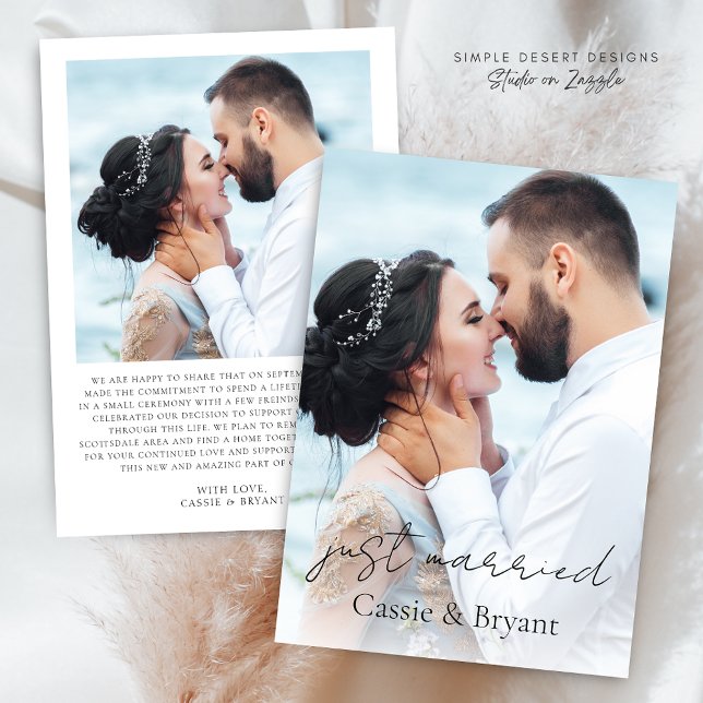 Anuncio Foto de Boda de guiones recién casados en blanco y (Modern Elegant Script 2 Photo Just Married Wedding Announcement with Personal Message and Typography)