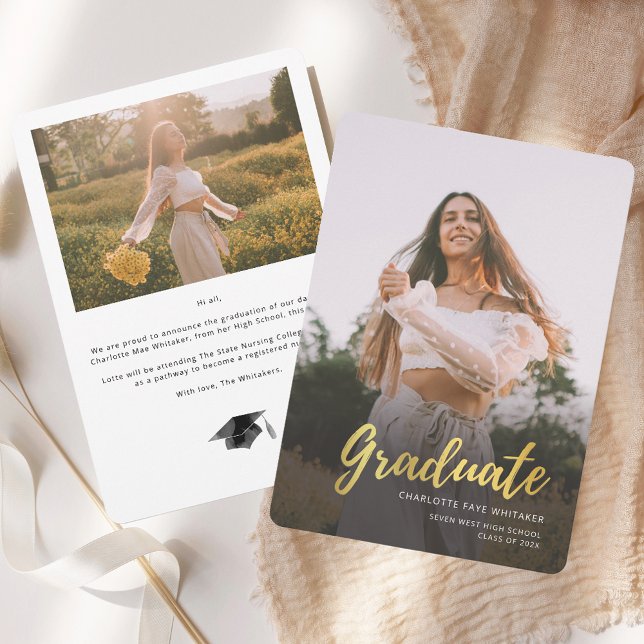 Anuncio Foto de escritura moderna de graduación 2025 (Modern Graduation 2025 Script Photo Announcement)