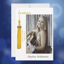 Foto de graduación con gorra de oro