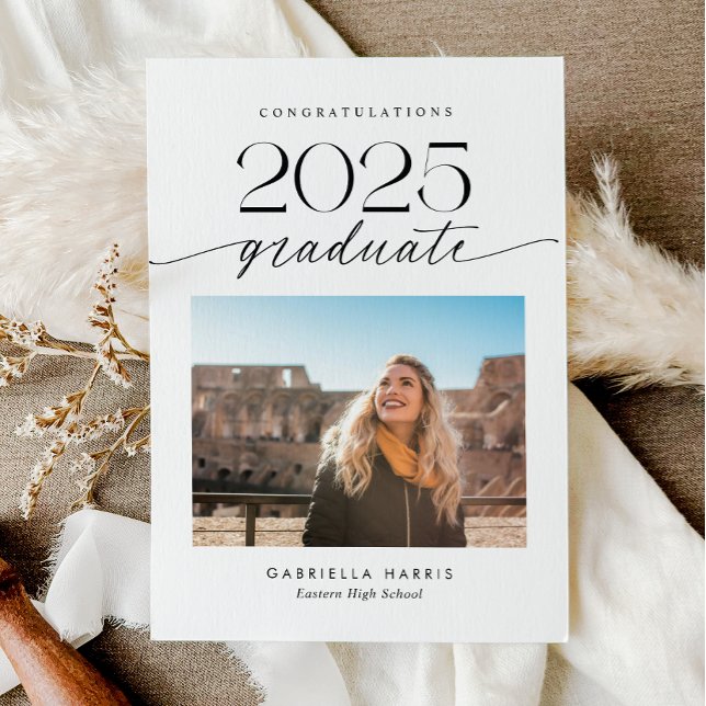 Anuncio Foto de graduación con guion moderno en blanco y n (Modern Black and White Script 1 Photo Graduation Announcement)