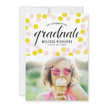 Foto de graduación con puntos de confeti rosa y am