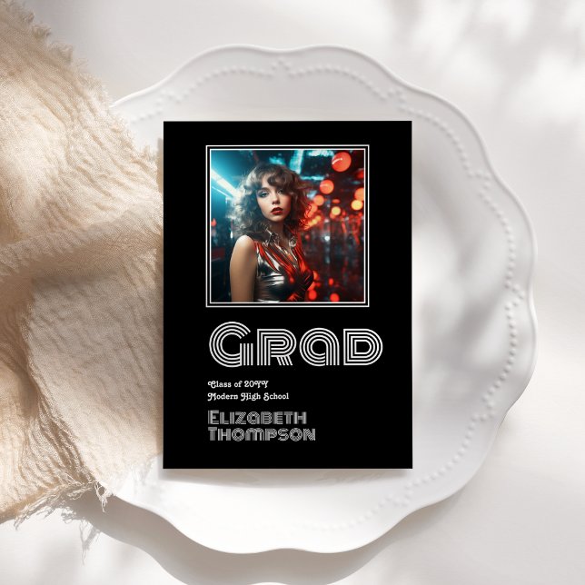 Anuncio Foto de graduación de Disco Retro en negrita (Bold Retro Disco Graduation Photo Announcement)