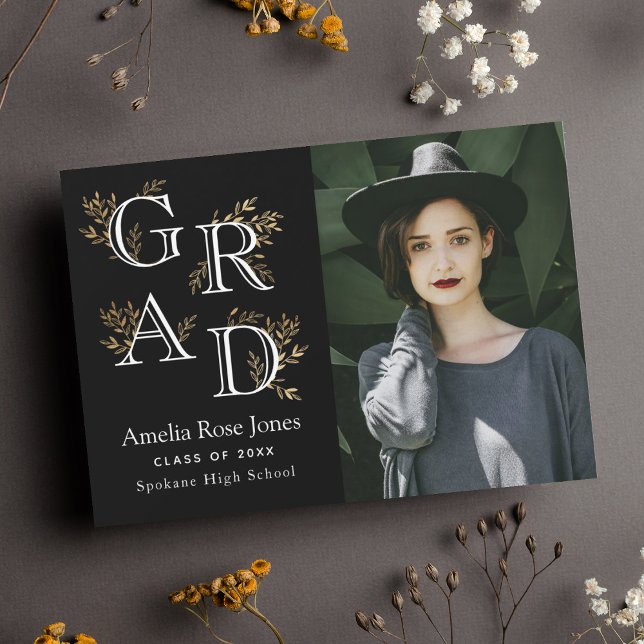 Anuncio Foto de graduación de Floral en blanco y negro (Subido por el creador)