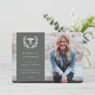 Anuncio Foto de graduación de la Escuela de Medicina GrayG