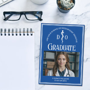 Anuncio Foto de graduación de la Escuela de Medicina Osteo