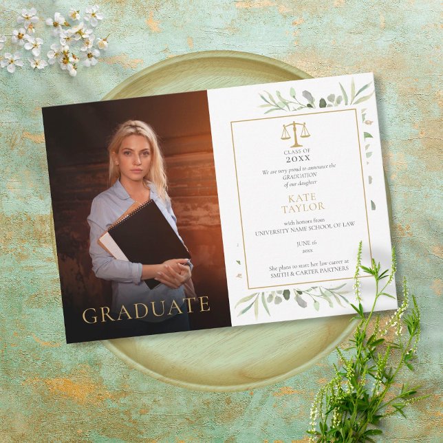 Anuncio Foto de graduación de la facultad de derecho con v (Subido por el creador)