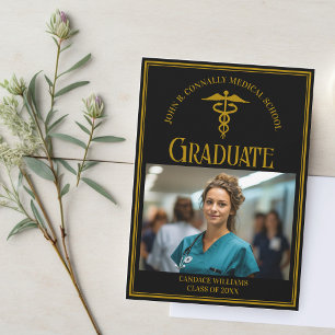 Anuncio Foto de graduación de la facultad de medicina de o