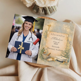 Anuncio Foto de graduación de la farmacia de bata blanca