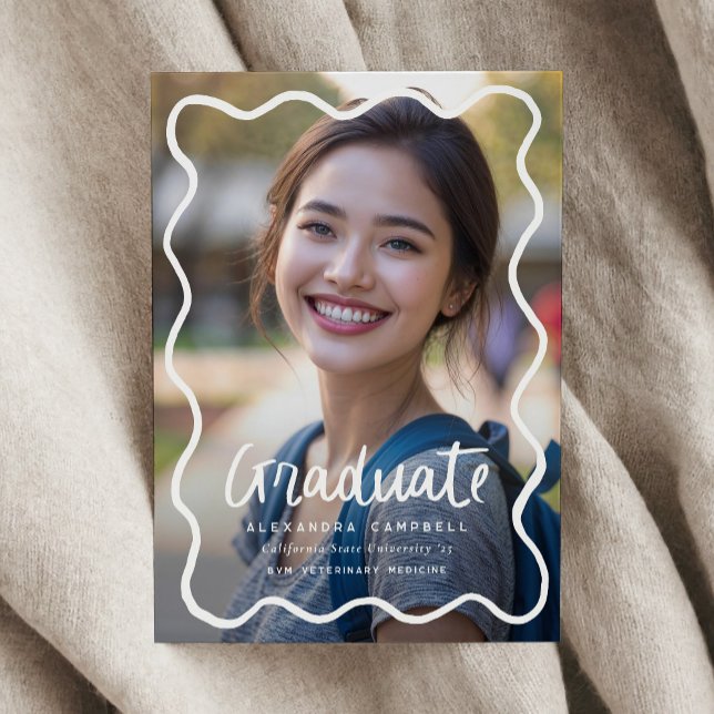 Anuncio Foto de graduación del marco de rizado de mano (squiggle border hand drawn graduation photo announcement )