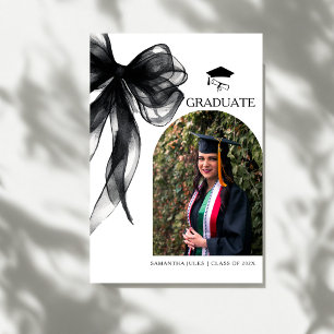 Anuncio Foto de graduación moderna y trendy con lazo negro