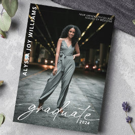 Anuncio Foto de graduado universitario con guión minimalis