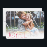 Anuncio FOTO DE LA FAMILIA 2023 niños de la actualidad cor<br><div class="desc">por kat massard >>> WWW.SIMPLYSWEETPAPERIE.COM <<< Un diseño de tarjetas de tendencia que incluye la cita JOYFUL con su foto favorita en Orientación horizontal CONTACT kat@simplysweetpaperie.com si necesita una mano para que su foto encaje perfectamente</div>