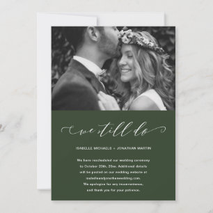 Anuncio Foto de postergación de boda verde 'Aún nos casamo