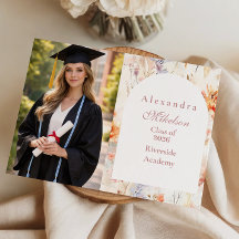 Foto Femenina Pradera Floral Graduación