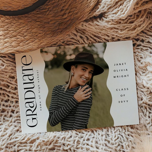 Anuncio Foto Moderna Simple con Borde Ondulado para Gradua (Subido por el creador)