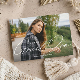 Anuncio Grad Era Script Minimal Elegant Graduation Photo